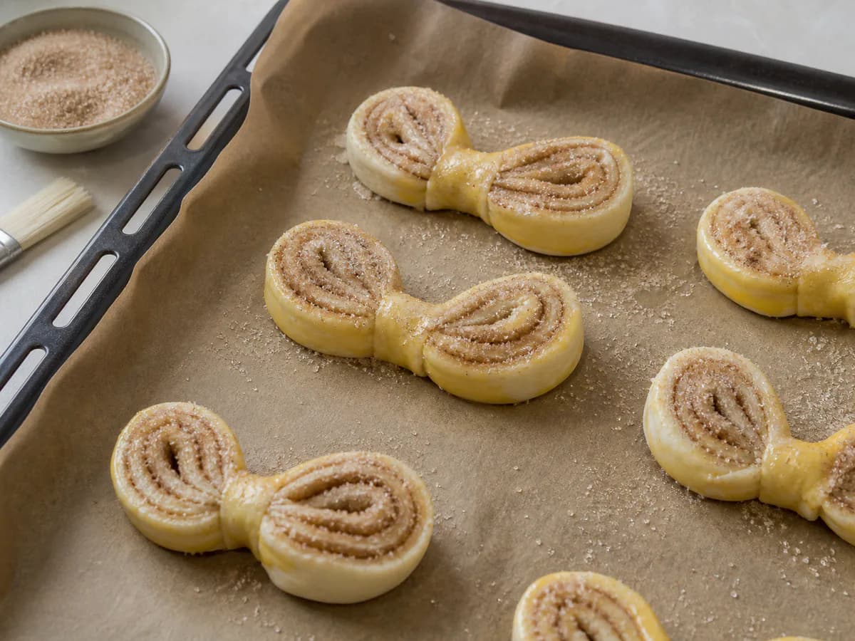 Preparação de Lacinhos de Canela durante a confeção