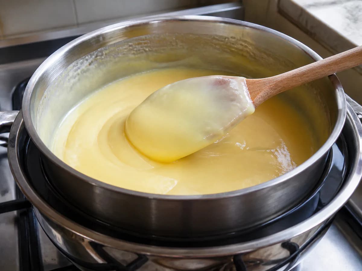 Preparação de Leite-Creme Queimado com 250 g de Açúcar durante a confeção
