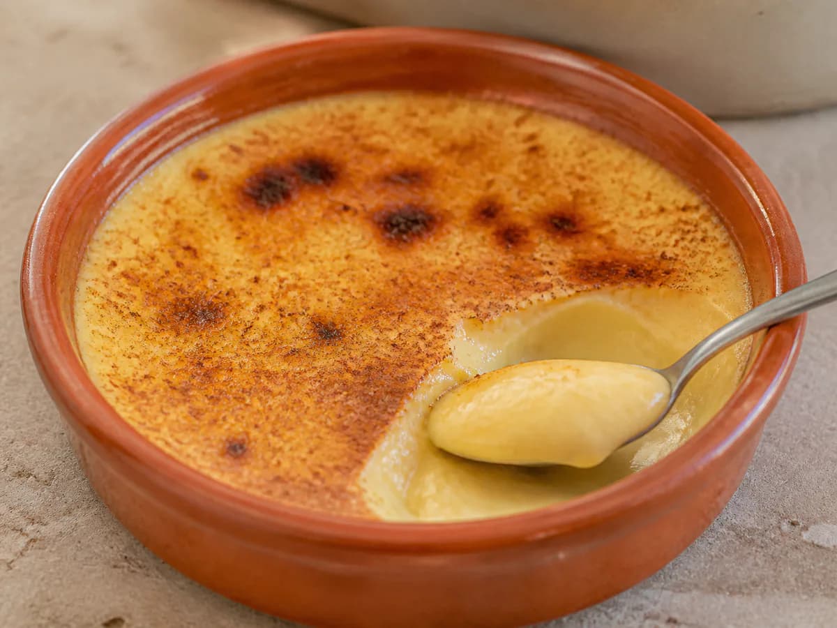Pormenor de uma porção de Leite Creme – Um Clássico de Portugal