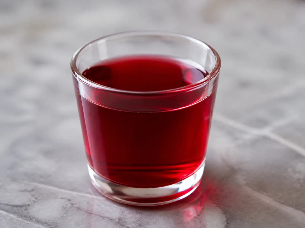 Pormenor de uma porção de Licor de Cereja Caseiro