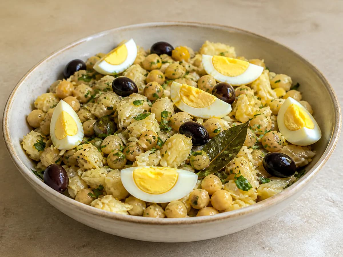 Meia Desfeita de Bacalhau com Ovo