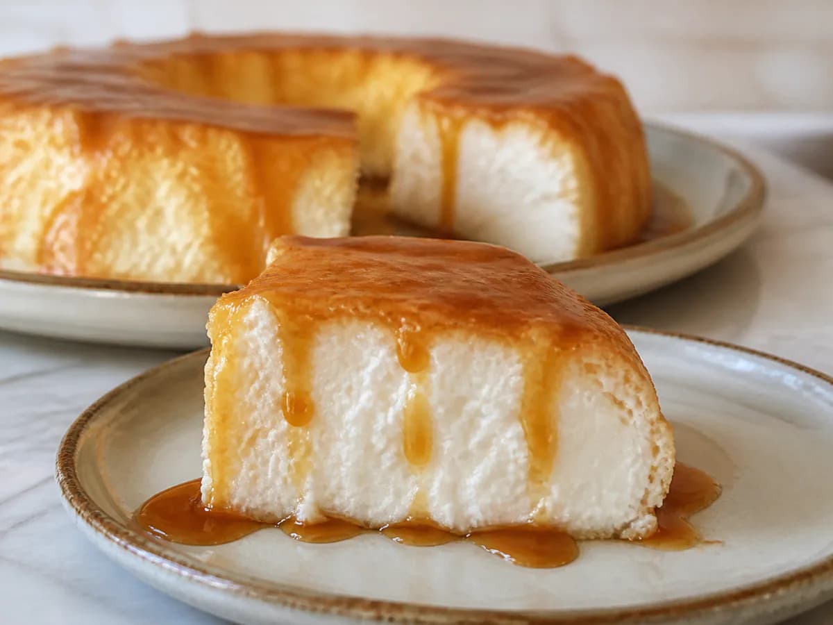 Pormenor de uma porção de Molotof Doce de Ovos