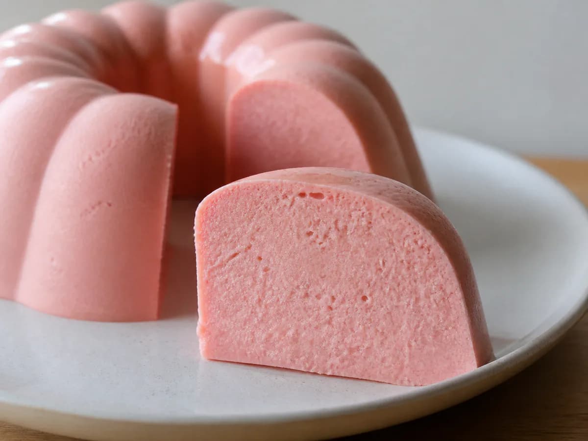 Pormenor de uma porção de Mousse de Morango Enformada