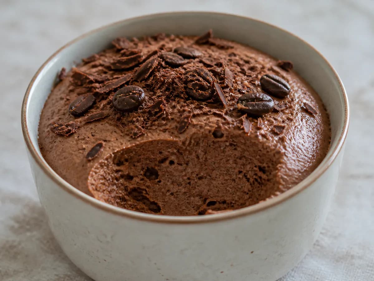 Pormenor de uma porção de Mousse Tentação de Chocolate e Café