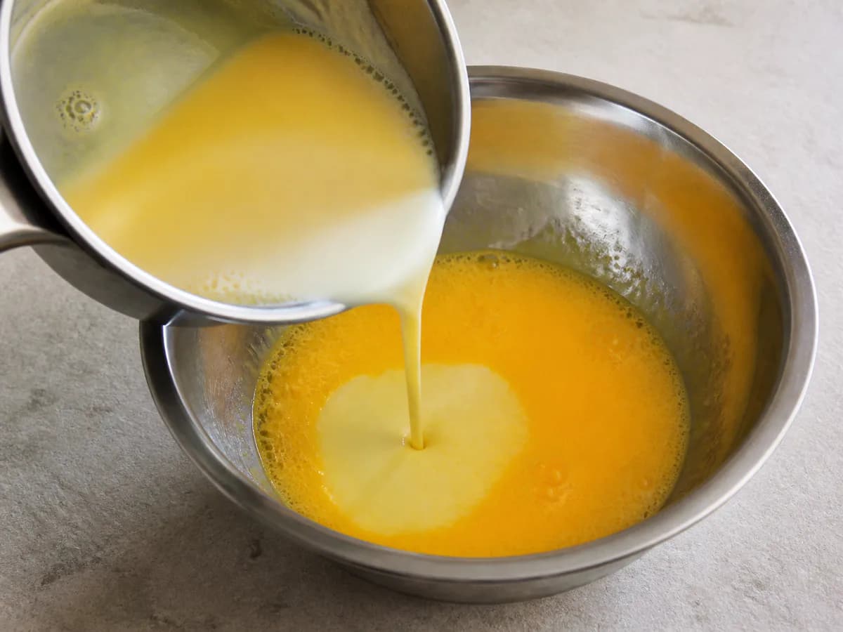 Preparação de Natas da Tia Cândida durante a confeção