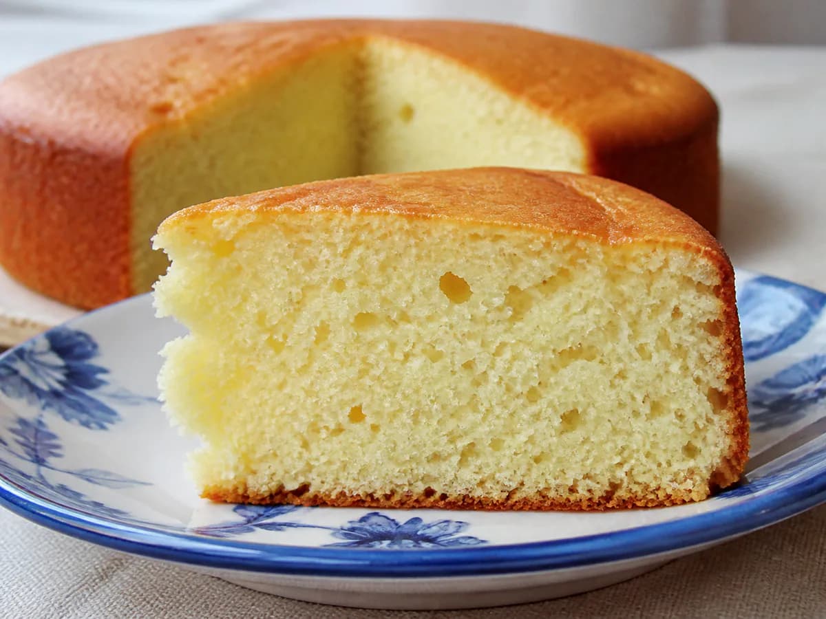 Pormenor de uma porção de Bolo de Iogurte Medido pelo Copo
