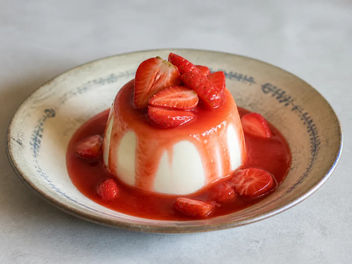 Panna Cotta de Baunilha com Coulis de Morango