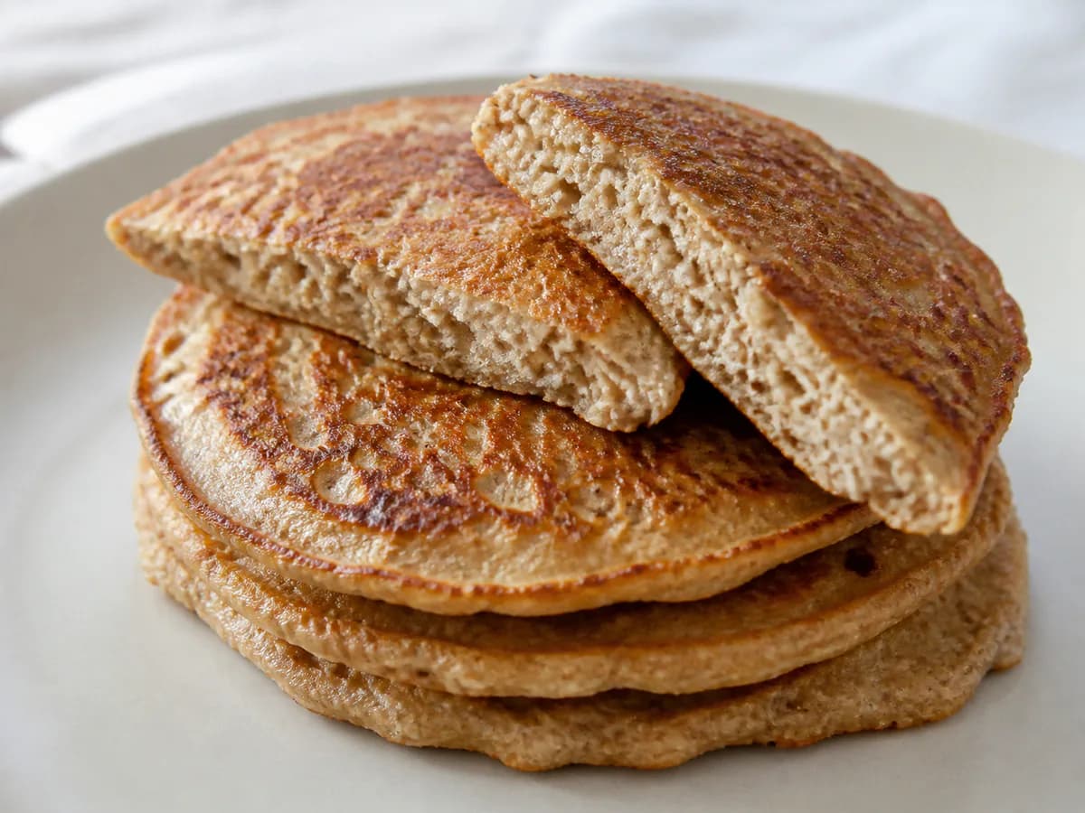 Pormenor de uma porção de Panquecas de Aveia e Banana 2