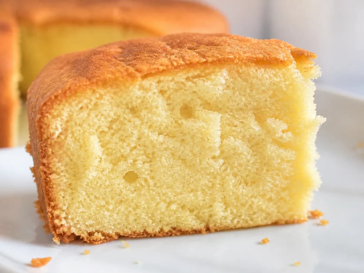 Pormenor de uma porção de Pão de Ló Fofinho e Feito Num Instante