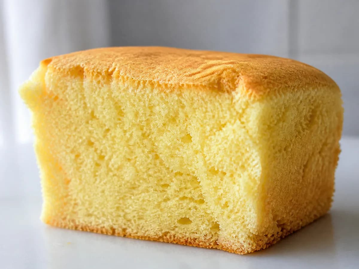 Pormenor de uma porção de Pão de Ló Fofinho e Húmido