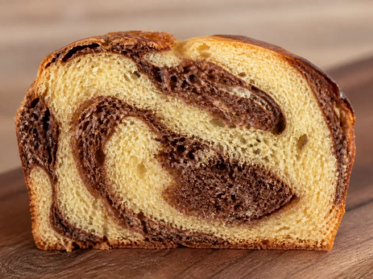 Pormenor de uma porção de Pão Doce Marmoreado na Bimby