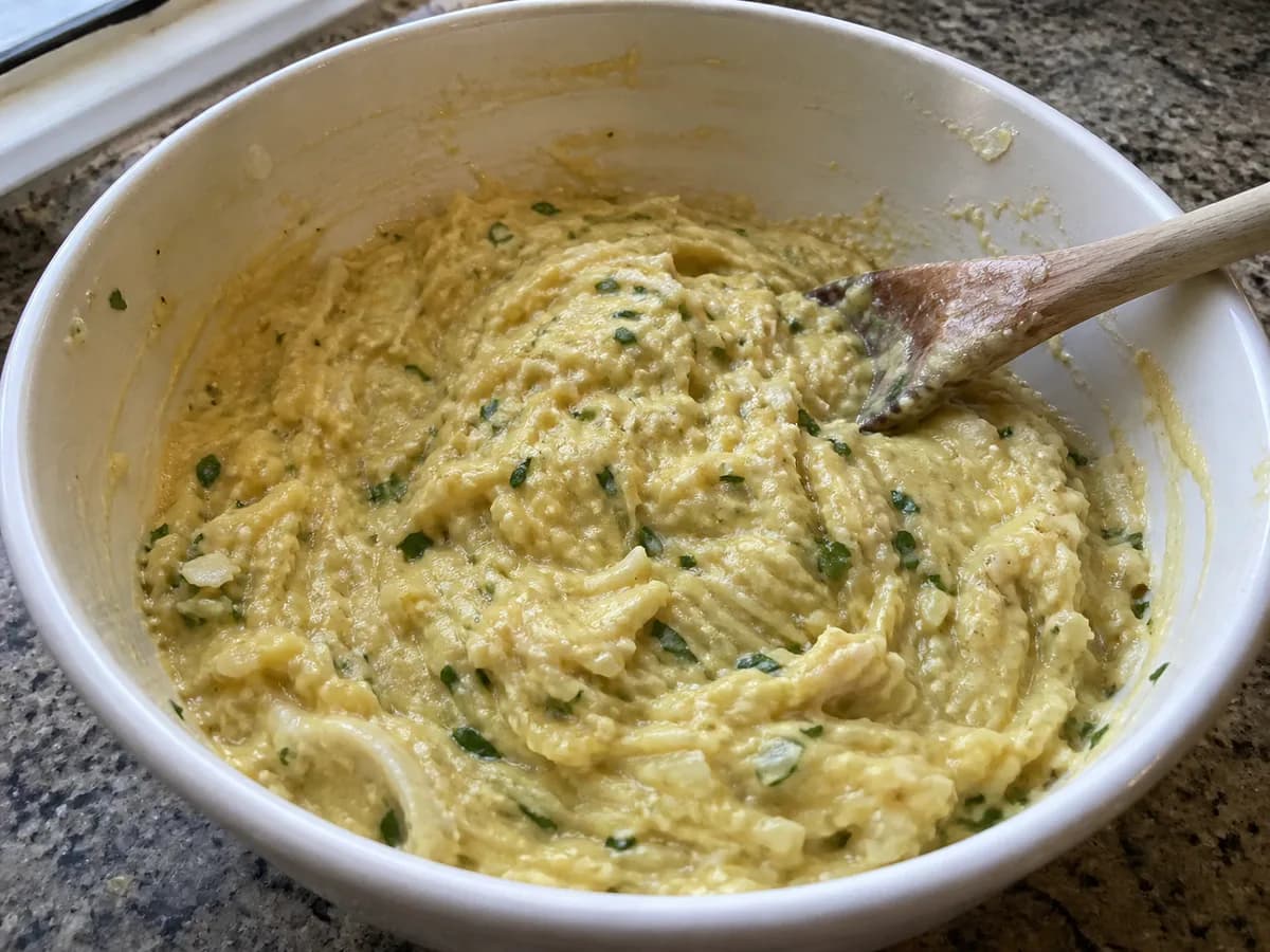 Preparação de Pataniscas de Bacalhau Fininhas durante a confeção