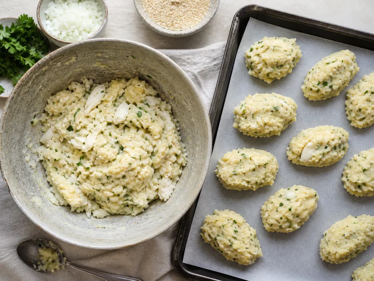 Preparação de Pataniscas de Bacalhau no Forno durante a confeção