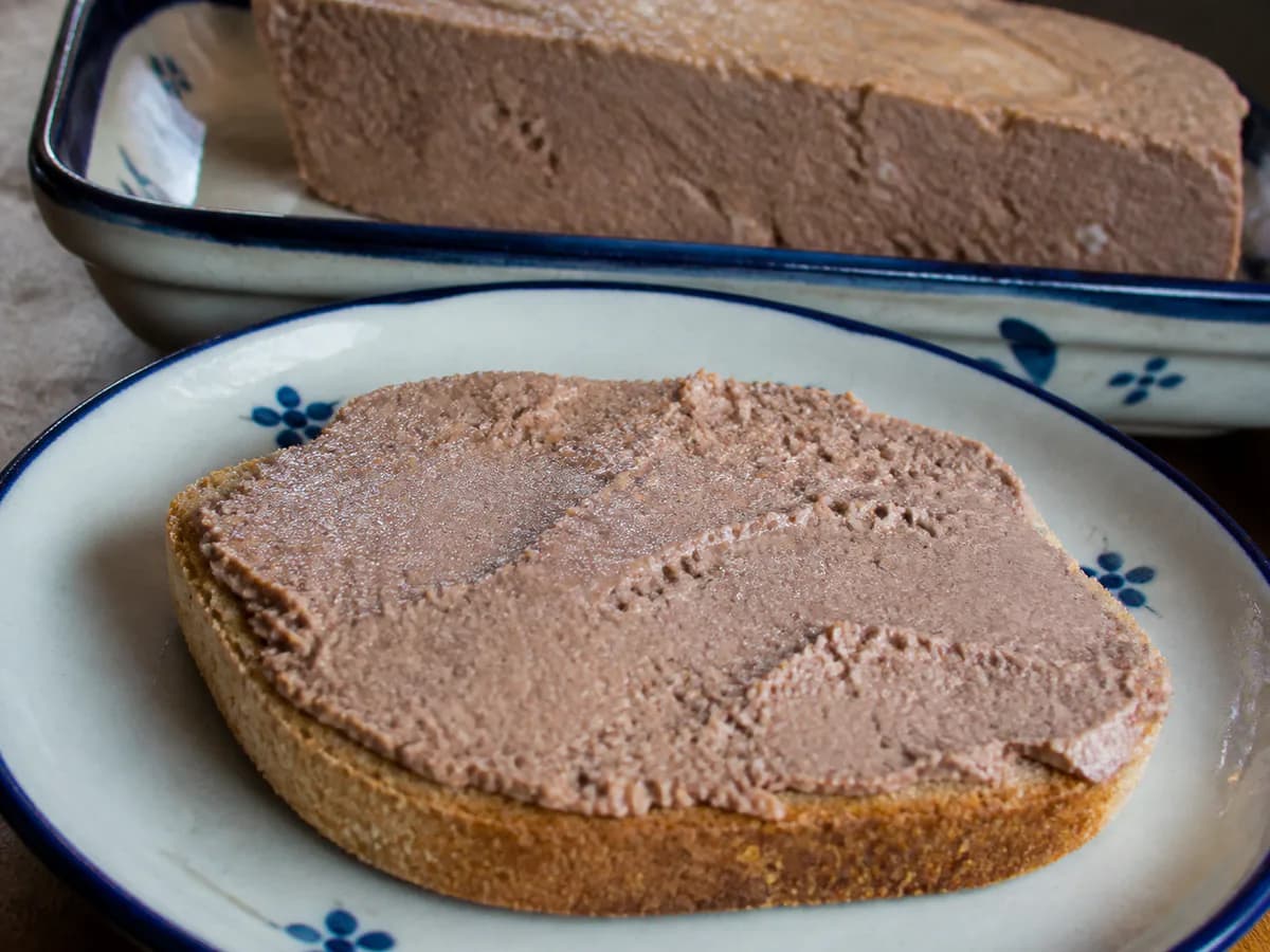 Pormenor de uma porção de Paté Português para Engordar