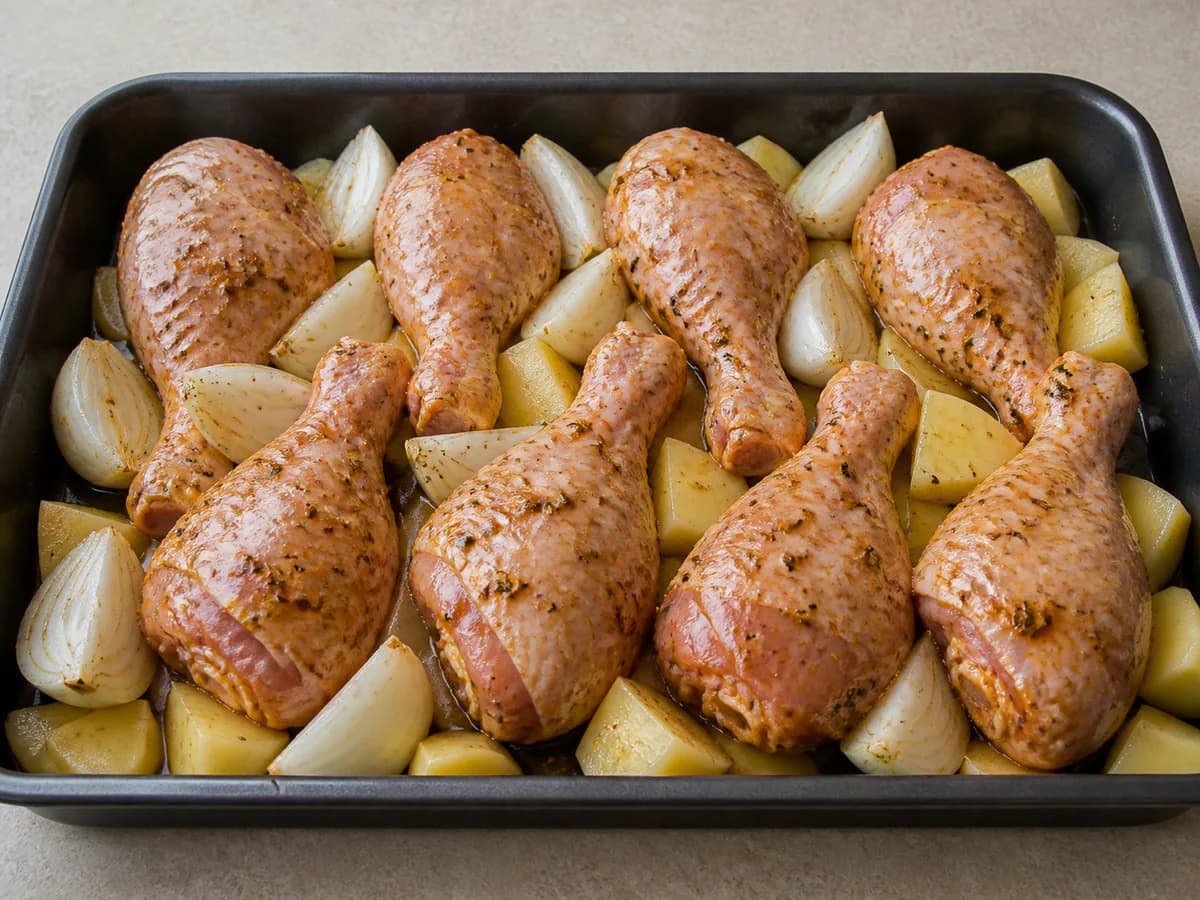 Preparação de Perninhas de Frango Assadas no Forno: Receita Fácil e Deliciosa durante a confeção