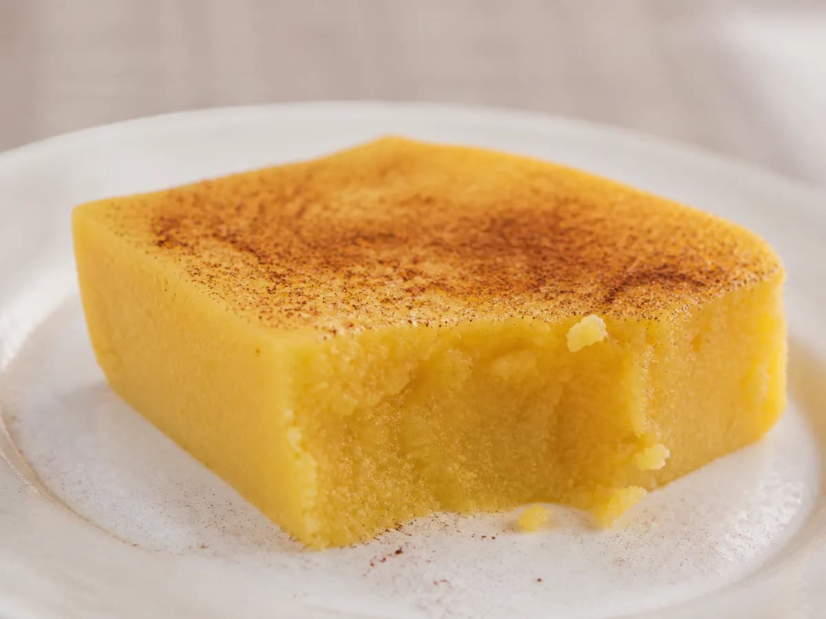 Pormenor de uma porção de Polenta Doce