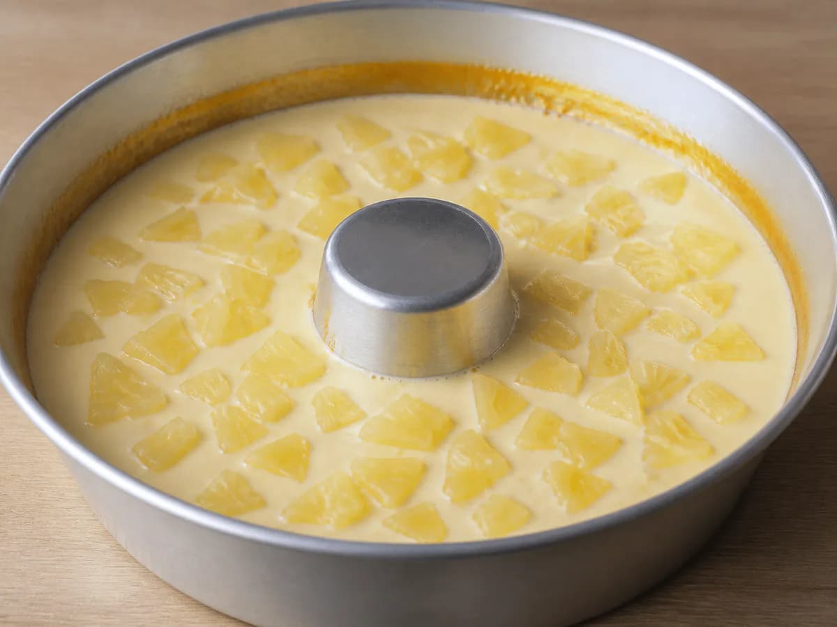 Preparação de Pudim de Iogurte e Ananás durante a confeção