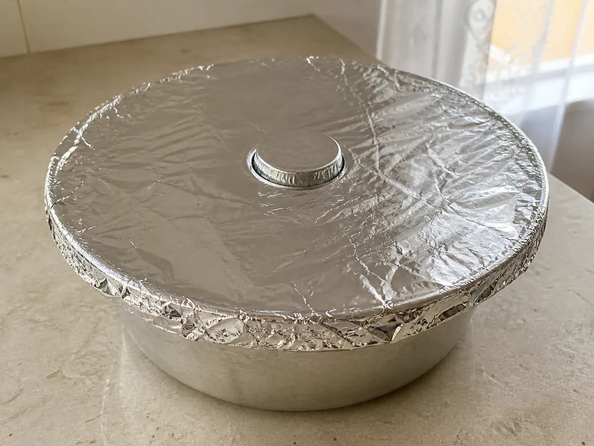Preparação de Pudim Delicioso de Leite Condensado durante a confeção