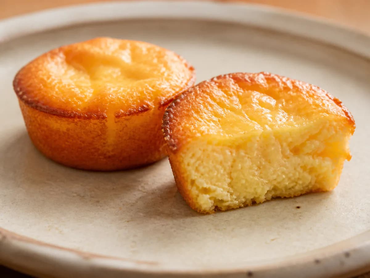 Pormenor de uma porção de Queijadinhas de Laranja