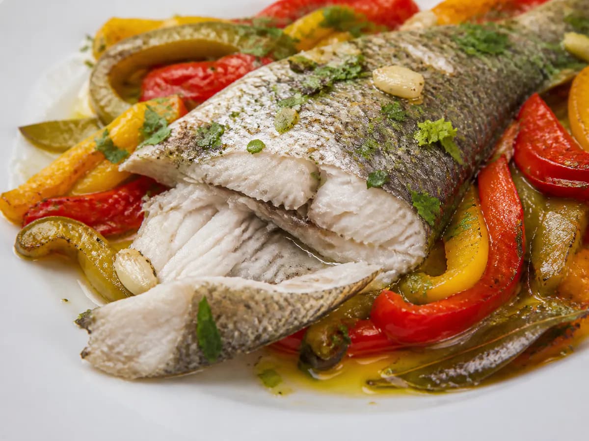 Robalo com Pimentos Assados