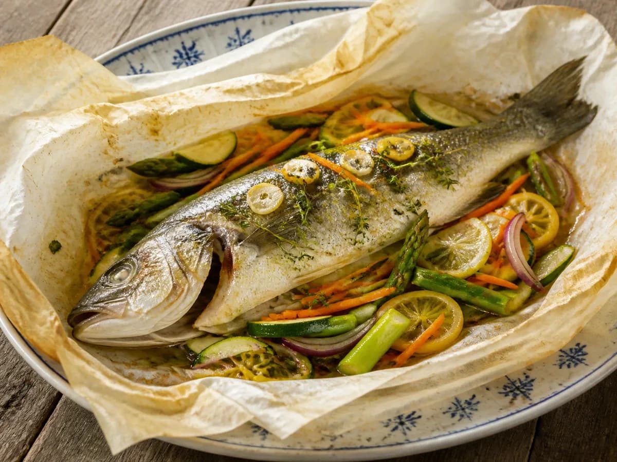 Robalo no Papelote com Legumes Estralados
