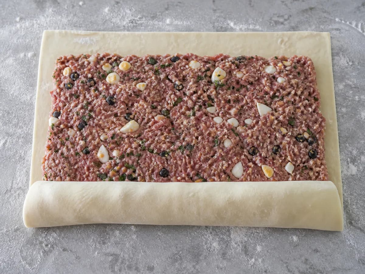Preparação de Rolo de Carne Folhado durante a confeção