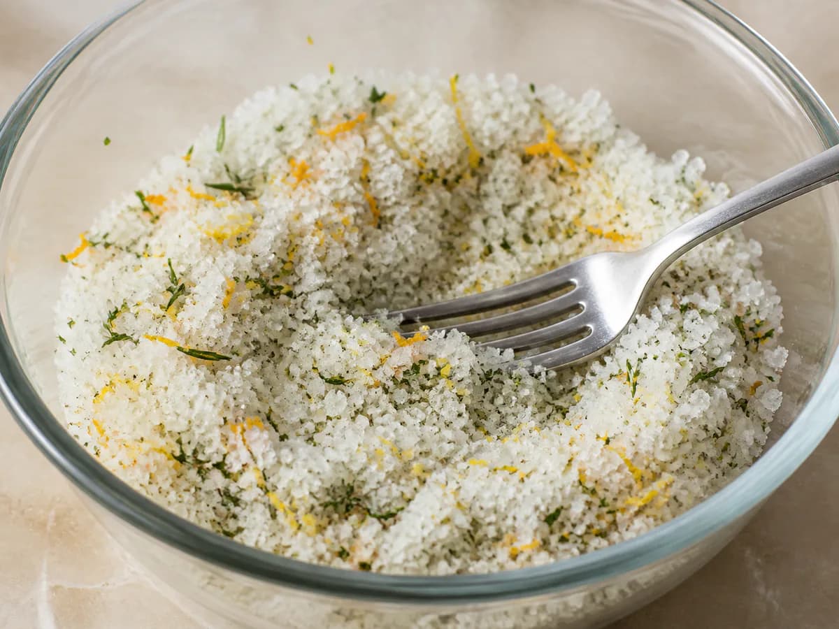Preparação de Sal Aromatizado com Citrinos durante a confeção