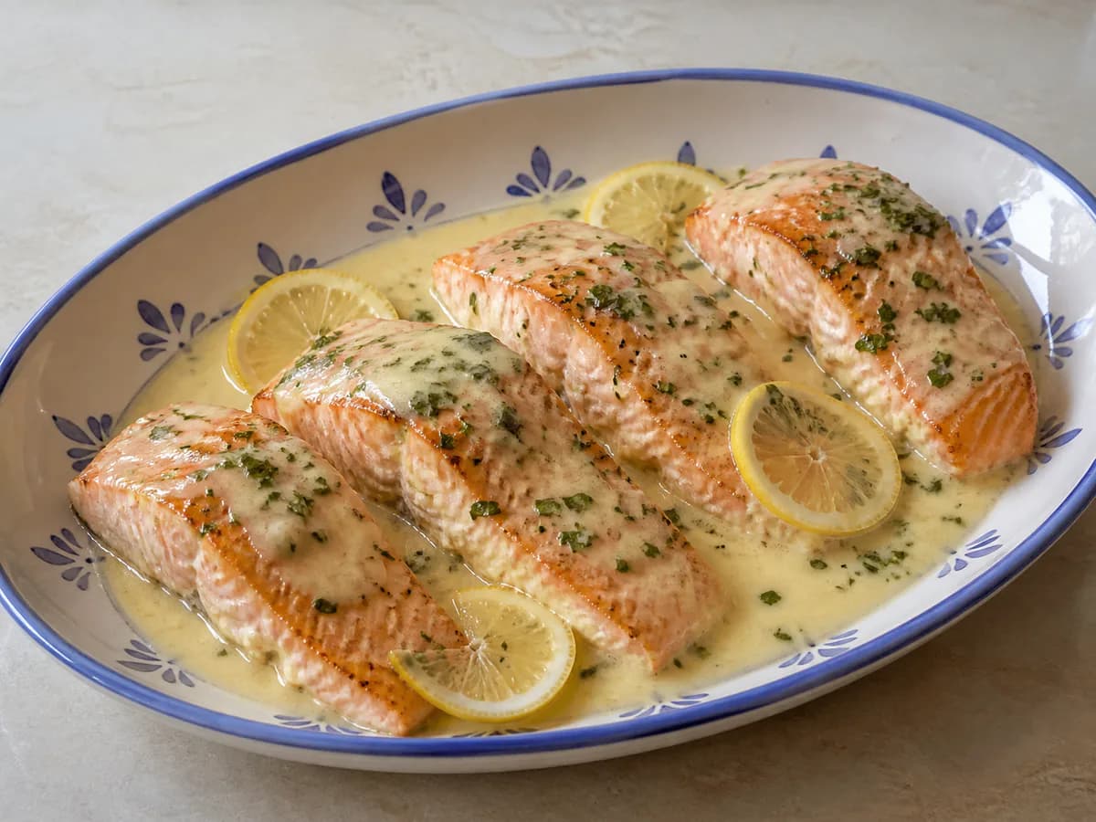 Salmão com Molho de Limão e Ervas