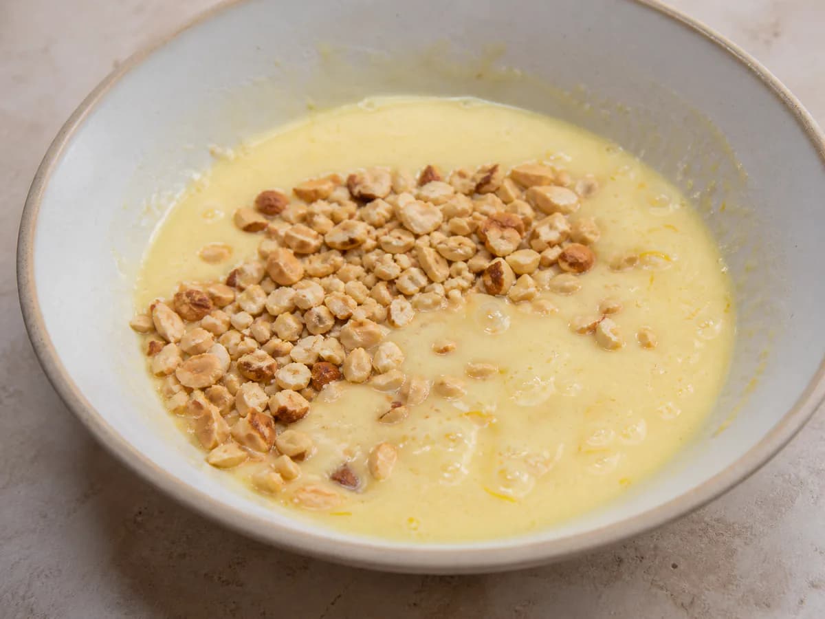 Preparação de Tarte de Amêndoa com Limão durante a confeção