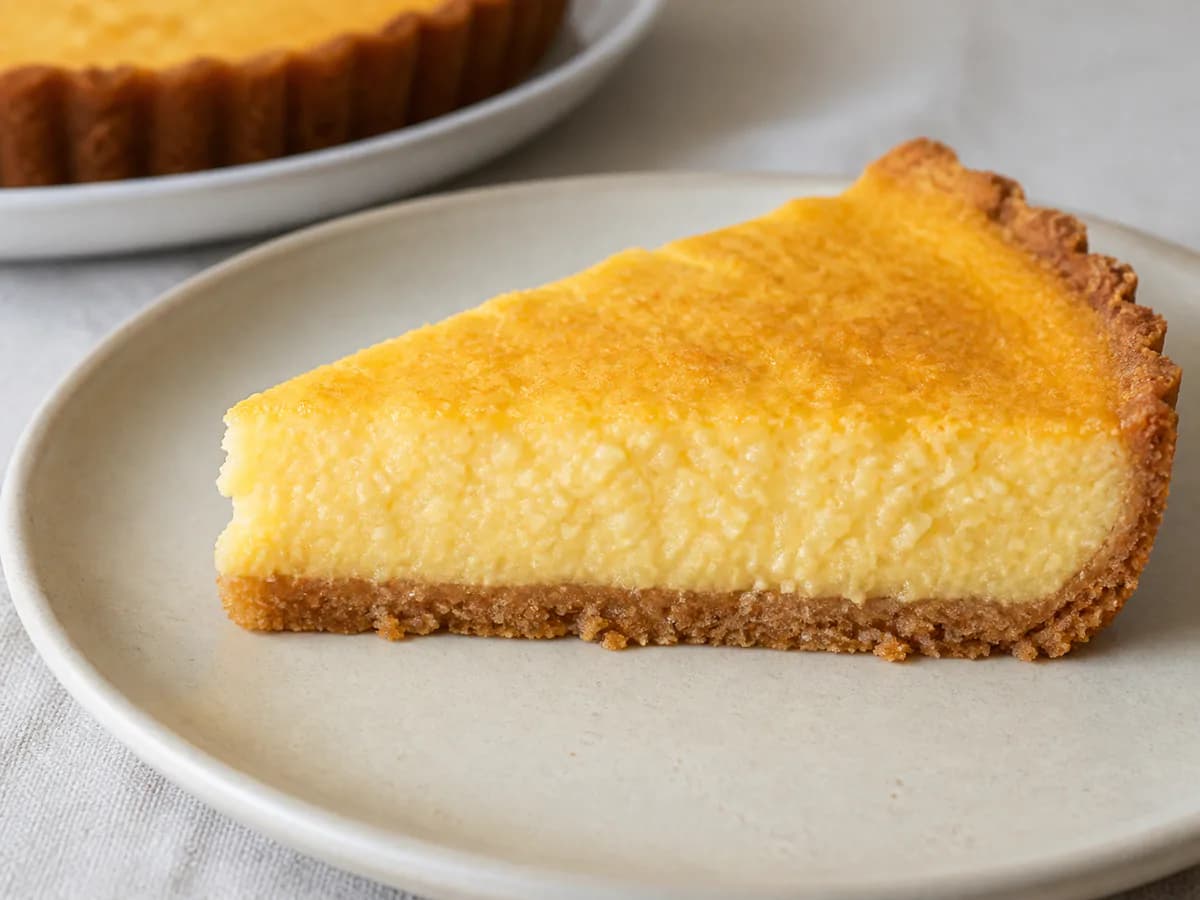 Pormenor de uma porção de Tarte de Coco Cremosa