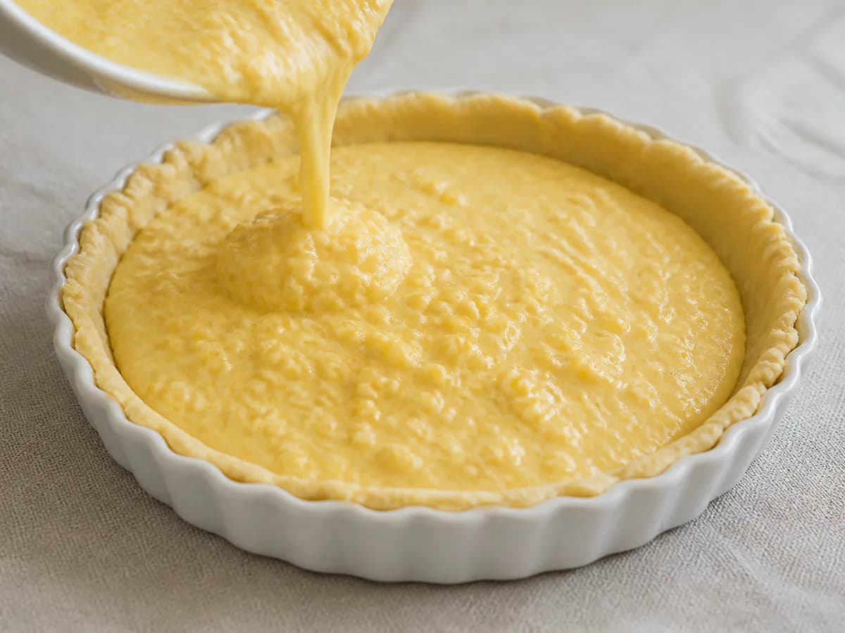 Preparação de Tarte de Coco, Milho e Limão durante a confeção