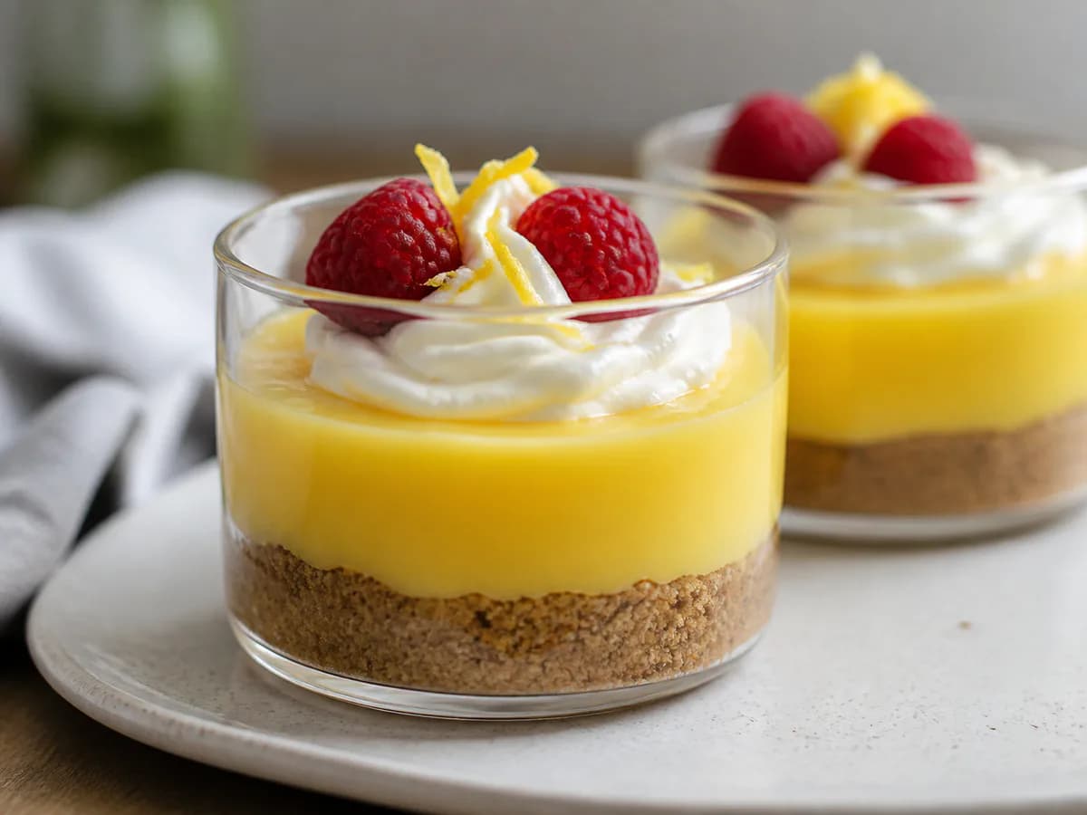 Pormenor de uma porção de Tarte de Lemon Curd em Copo