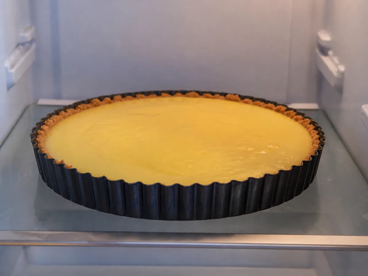 Preparação de Tarte de Limão Bastante Merengada durante a confeção
