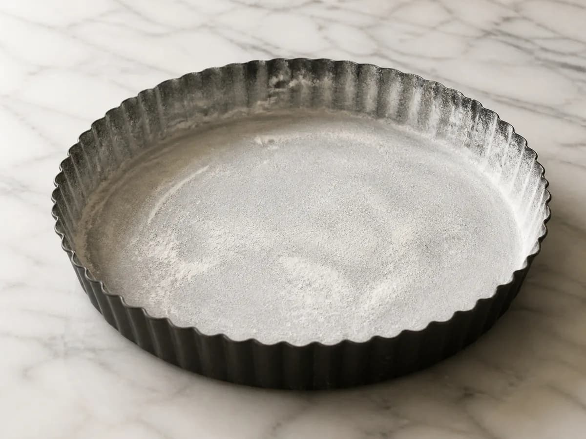 Preparação de Tarte de Maçã 'A Real Café' durante a confeção