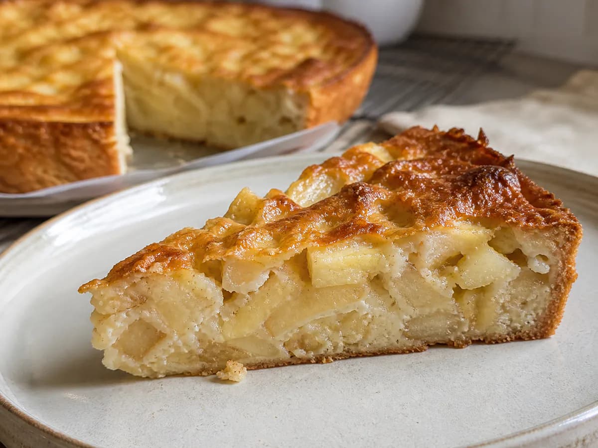 Pormenor de uma porção de Tarte de Maçã Cremosa e Muito Fácil de Fazer