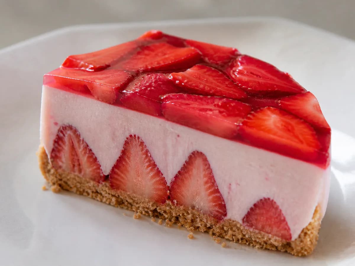 Pormenor de uma porção de Tarte de Morangos com Gelatina