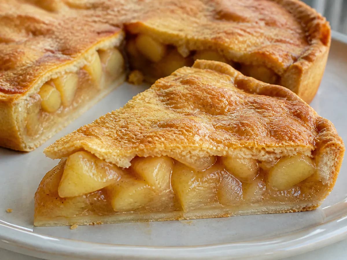 Pormenor de uma porção de Tarte Duas Frutas