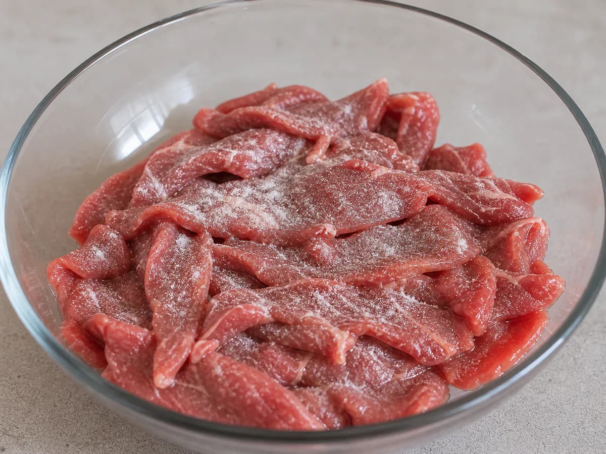 Preparação de Como Amaciar Carne com Bicarbonato de Sódio durante a confeção