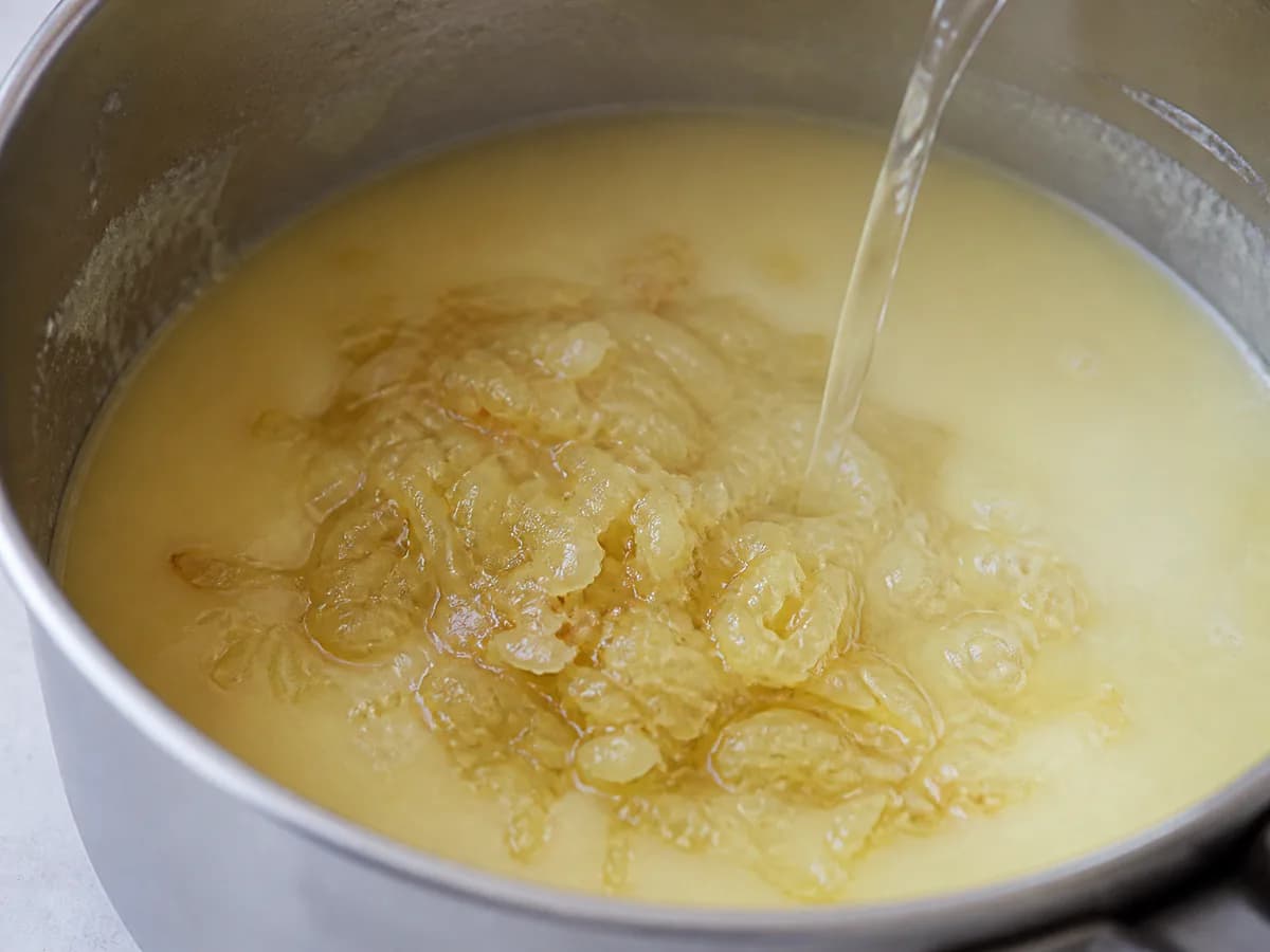 Preparação de Um Simples E Saboroso Caldo Verde durante a confeção