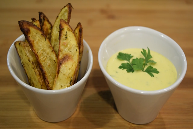 Batatas Wedge com Molho de Salsa