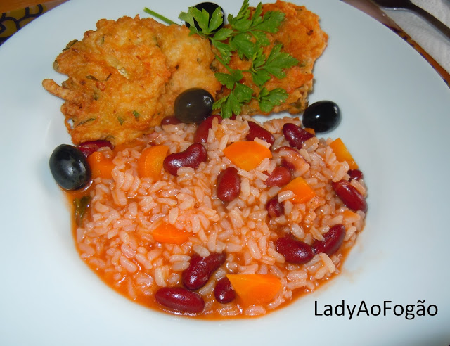 Pataniscas de Bacalhau com Arroz de Feijão