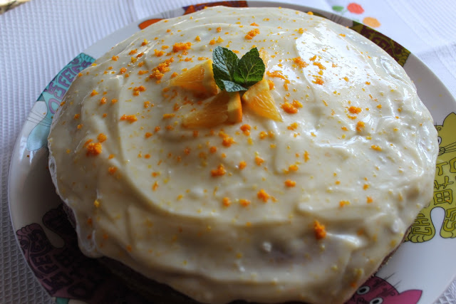 Bolo de Cenoura com Cobertura de Queijo Creme