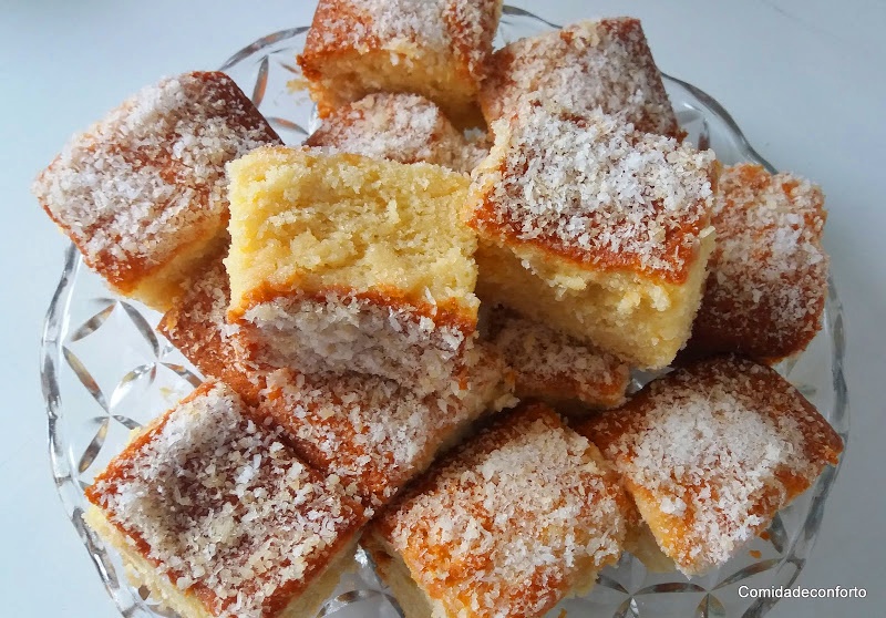 Bolo de Coco à Antiga